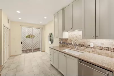 10125 Valley Forge Drive, Houston, TX 77042 - Photo 11