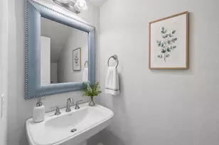240 W 26th St, Houston, TX 77008 - Photo 11