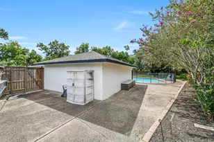 9 Earlham Dr, Friendswood, TX 77546 - Photo 33