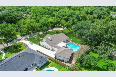 9 Earlham Drive, Friendswood, TX 77546 - Photo 5