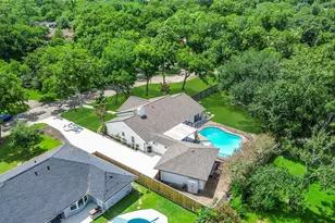 9 Earlham Dr, Friendswood, TX 77546 - Photo 5