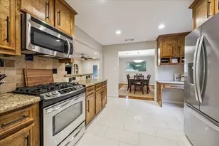 9226 Timberside Dr, Houston, TX 77025 - Photo 5