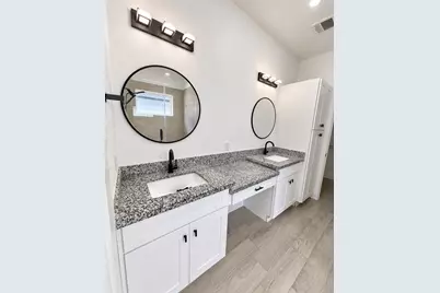 8312 Prairie View Drive, Houston, TX 77088 - Photo 9