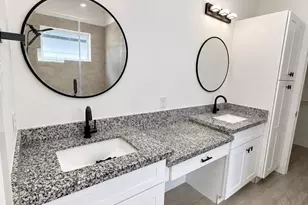 8312 Prairie View Dr, Houston, TX 77088 - Photo 9