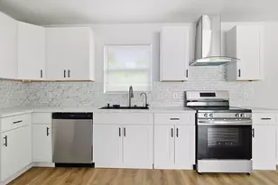 327 E Delz Dr, Houston, TX 77022 - Photo 3