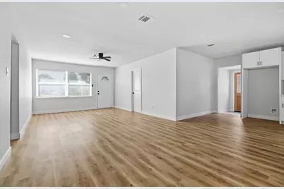 327 E Delz Drive, Houston, TX 77022 - Photo 7