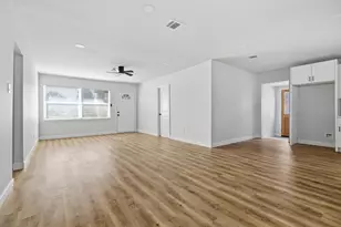 327 E Delz Dr, Houston, TX 77022 - Photo 7