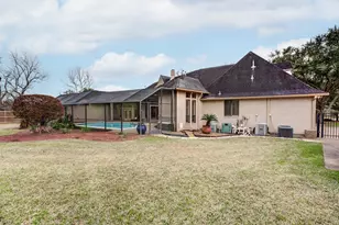 338 Timbercreek Dr, Lake Jackson, TX 77566 - Photo 5