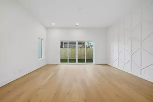 1322 Lawrence St, Houston, TX 77008 - Photo 3