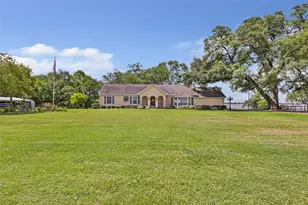 111 S 8th St, Highlands, TX 77562 - Photo 5