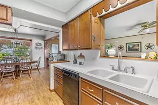 111 S 8th St, Highlands, TX 77562 - Photo 29