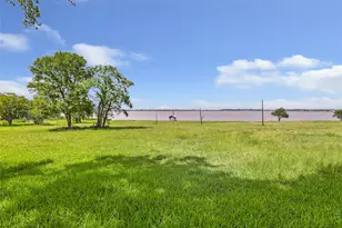 111 S 8th St, Highlands, TX 77562 - Photo 9
