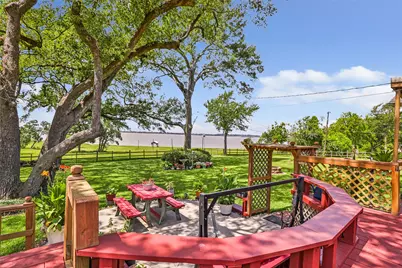 111 S 8th Street, Highlands, TX 77562 - Photo 17