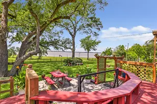 111 S 8th St, Highlands, TX 77562 - Photo 17