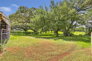 111 S 8th St, Highlands, TX 77562 - Photo 13