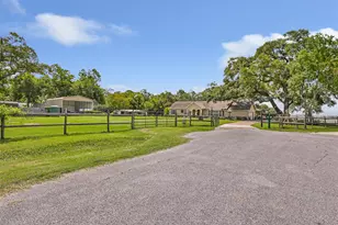 111 S 8th St, Highlands, TX 77562 - Photo 3