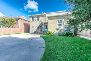 4404 Ave N 1/2, Galveston, TX 77550 - Photo 41