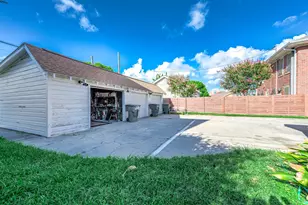 4404 Ave N 1/2, Galveston, TX 77550 - Photo 43