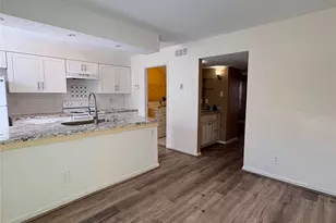 3901 Woodchase Dr, Houston, TX 77042 - Photo 7