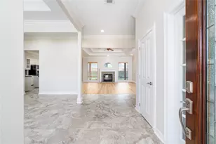 203 Canyon Oak Dr, Lake Jackson, TX 77566 - Photo 9