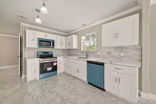 1102 Belaya Ln, Houston, TX 77090 - Photo 9