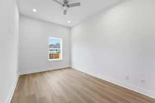 408 E 34th St, Houston, TX 77018 - Photo 13