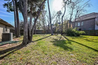 6555 Grovewood Lane, Houston, TX 77008 - Photo 19