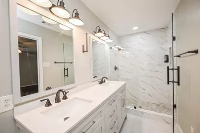 6555 Grovewood Lane, Houston, TX 77008 - Photo 15