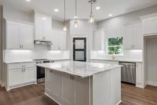 312 Morehead Street E, Franklin, TX 77856 - Photo 5