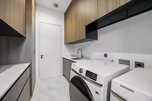 1730 Bayram Dr, Houston, TX 77055 - Photo 17