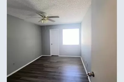 10526 Chapel Hill Drive, Houston, TX 77099 - Photo 19