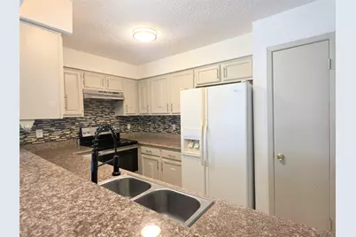 10526 Chapel Hill Drive, Houston, TX 77099 - Photo 5