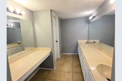 10526 Chapel Hill Drive, Houston, TX 77099 - Photo 11