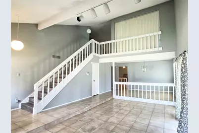 10526 Chapel Hill Drive, Houston, TX 77099 - Photo 9
