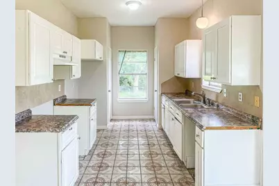 4513 S Meadows Street, Alvin, TX 77511 - Photo 7
