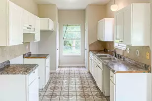 4513 S Meadows St, Alvin, TX 77511 - Photo 7