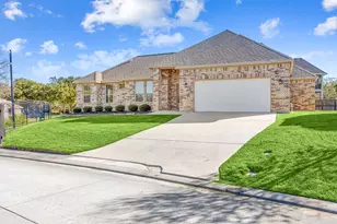 5401 Zephyr Ln, Willis, TX 77318 - Photo 3
