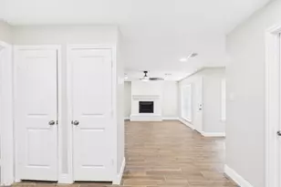 7903 Secretariat Ln, Houston, TX 77071 - Photo 9
