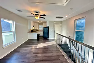 1304 Ursuline St, Galveston, TX 77550 - Photo 9