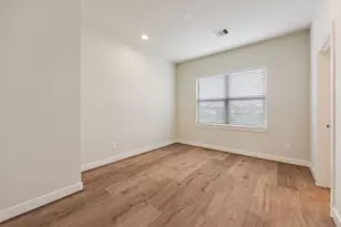 6317 Brighton Oaks Ln, Houston, TX 77008 - Photo 15