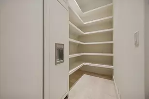 318 Knipp Rd, Houston, TX 77024 - Photo 9