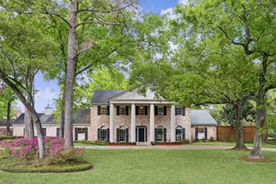 10810 Oak Creek St, Houston, TX 77024 - Photo 1