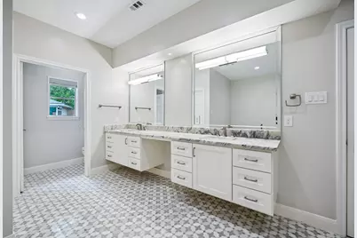 10810 Oak Creek Street, Houston, TX 77024 - Photo 23