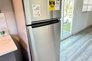 210 N Mattson St, West Columbia, TX 77486 - Photo 5