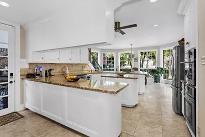 6 S Brokenfern Drive, The Woodlands, TX 77380 - Photo 21