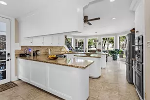 6 S Brokenfern Dr, The Woodlands, TX 77380 - Photo 21
