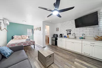 1102 8th Street, Galveston, TX 77550 - Photo 17