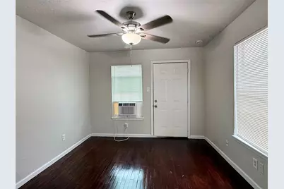 7427 Avenue I #D, Houston, TX 77011 - Photo 5
