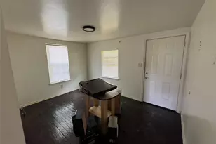6914 Radcliffe St, Houston, TX 77091 - Photo 9
