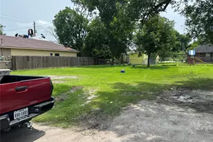 6914 Radcliffe St, Houston, TX 77091 - Photo 3
